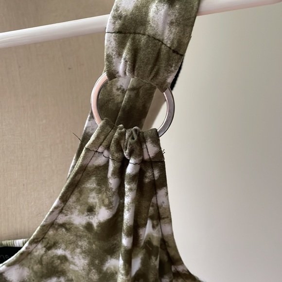 One-Piece Romper - Picture 3 of 7